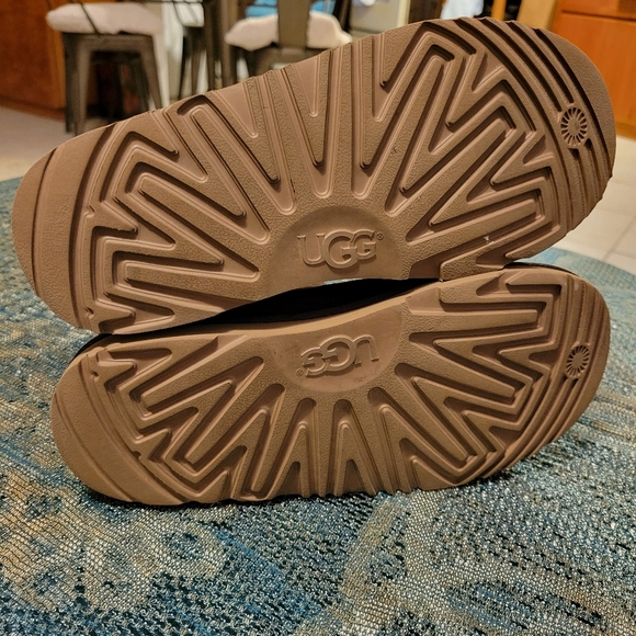 UGG Boots size 6, light brown, buckle - Picture 3 of 7